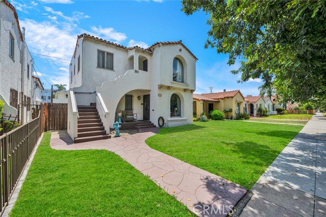 2184 Cedar Avenue, Long Beach CA: https://media.crmls.org/medias/af9b4afe-31f3-4500-a309-3dbf08e638cb.jpg