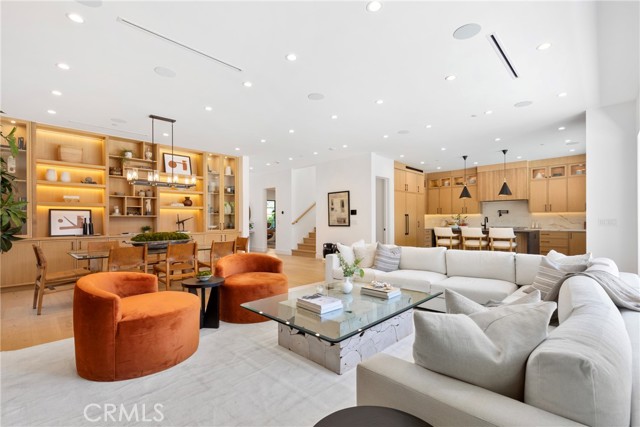 Detail Gallery Image 5 of 44 For 13602 Morrison St, Sherman Oaks,  CA 91423 - 6 Beds | 6/1 Baths