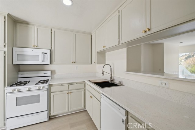 3709 Las Flores Canyon Road, Malibu CA: https://media.crmls.org/medias/af9c3e25-0e43-457d-9ae0-fa9de1d5fcdb.jpg