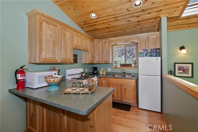 Detail Gallery Image 8 of 26 For 33653 Green Valley Ln, Green Valley Lake,  CA 92341 - 1 Beds | 1 Baths