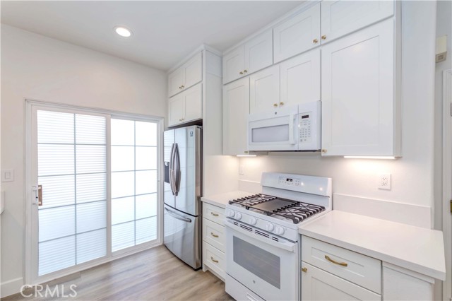 58 Paisley Place, Irvine CA: https://media.crmls.org/medias/af9da49e-fa6f-4799-9e73-87a55de6f533.jpg