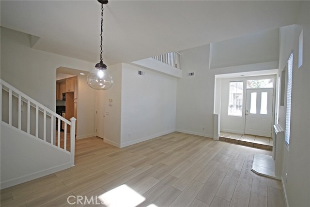 Detail Gallery Image 6 of 23 For 27153 Manor Cir, Valencia,  CA 91354 - 3 Beds | 2/1 Baths