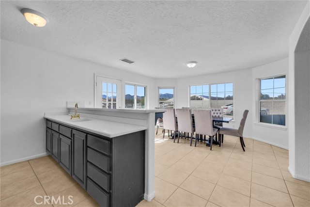 Detail Gallery Image 8 of 34 For 10180 Buffalo Rd, Oak Hills,  CA 92344 - 5 Beds | 4 Baths