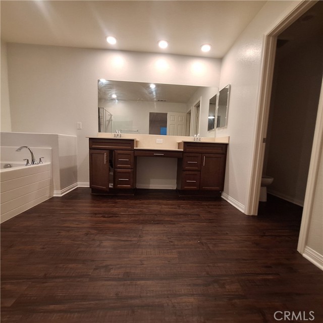 825 Parisa Place, Upland CA: https://media.crmls.org/medias/af9f4526-d1fb-423a-8c2b-111a1ed949a1.jpg