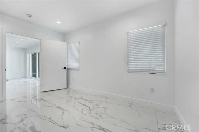 Detail Gallery Image 6 of 10 For 2170 Sunset Plaza Dr, Los Angeles,  CA 90069 - 3 Beds | 2 Baths