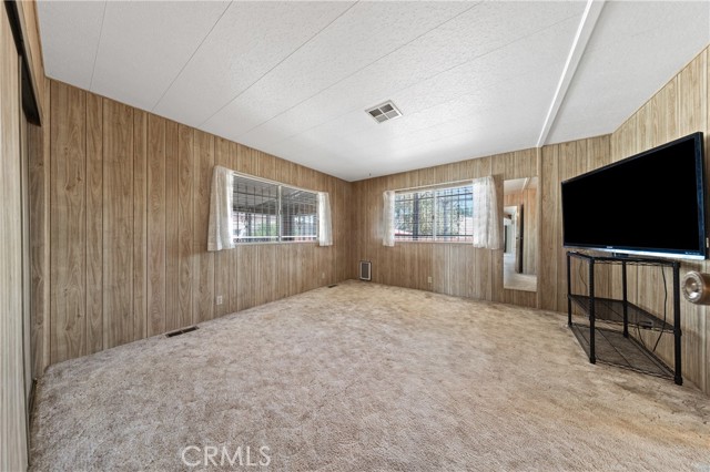 575 S Lyon, Hemet CA: https://media.crmls.org/medias/afa1f5a2-c1e9-40d0-950c-0eff9dcdce65.jpg