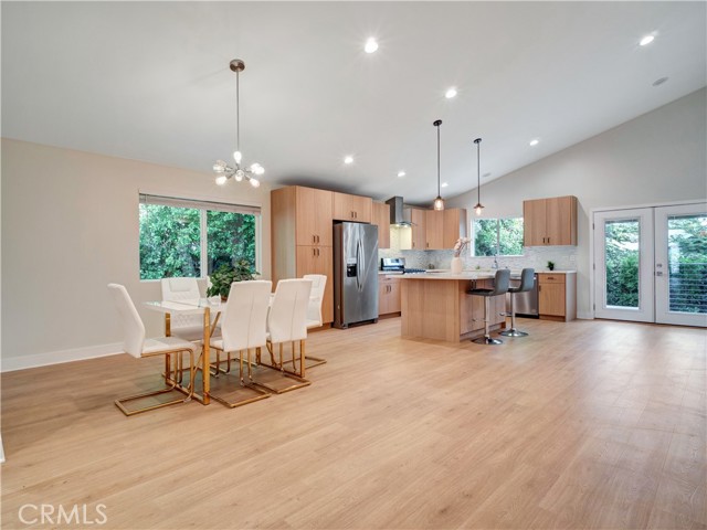 Detail Gallery Image 8 of 32 For 17961 Martha Street, Encino,  CA 91316 - 4 Beds | 3 Baths