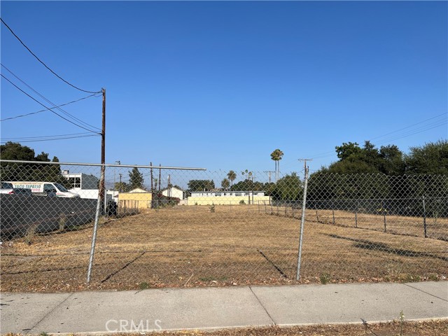 628 N Pasadena Avenue, Azusa CA: https://media.crmls.org/medias/afa29c30-2cc4-41c7-96ec-4e6ec09cb6a3.jpg