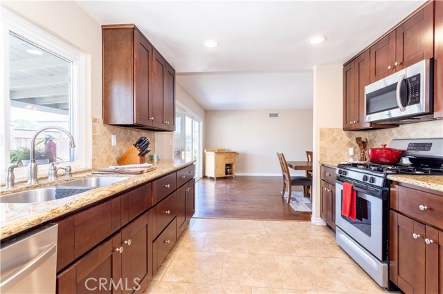 Detail Gallery Image 16 of 20 For 2065 Medina Ave, Simi Valley,  CA 93063 - 4 Beds | 2 Baths