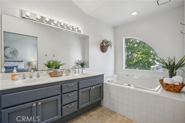 Detail Gallery Image 20 of 39 For 19130 Beachcrest Ln #E,  Huntington Beach,  CA 92646 - 3 Beds | 2/1 Baths