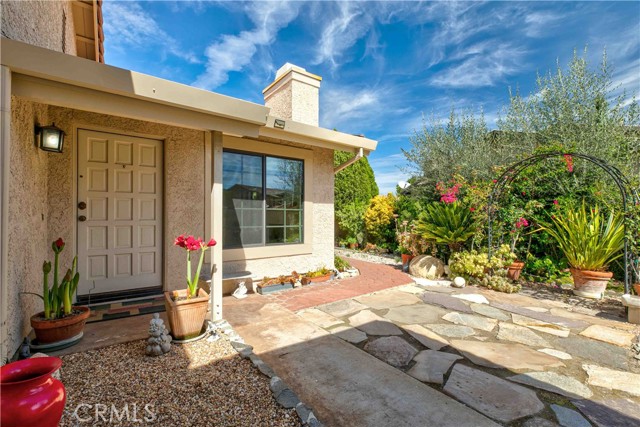 Detail Gallery Image 3 of 23 For 26013 Palomita Drive, Valencia,  CA 91355 - 2 Beds | 2 Baths