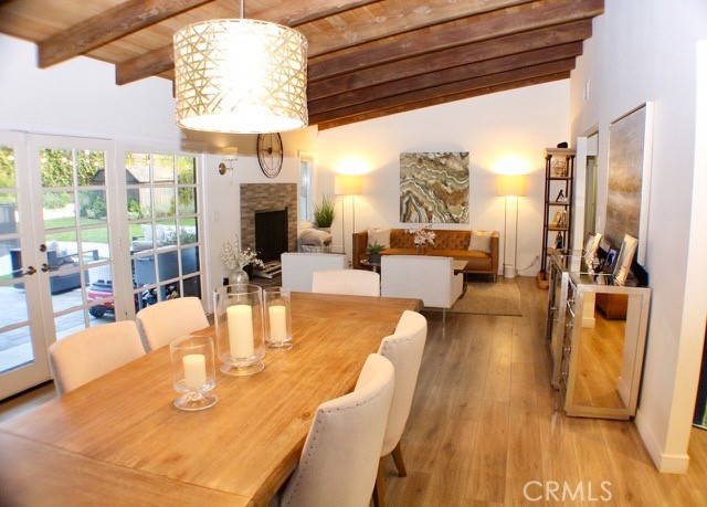 Detail Gallery Image 7 of 23 For 4820 Abbeyville Ave, Woodland Hills,  CA 91364 - 4 Beds | 4 Baths