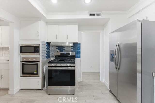 Detail Gallery Image 12 of 39 For 8443 Remmet, Canoga Park,  CA 91304 - 3 Beds | 2 Baths