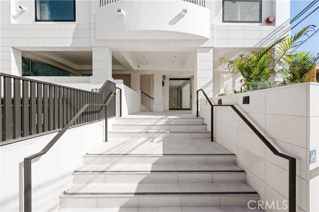 Detail Gallery Image 9 of 14 For 4214 Fulton Ave #202,  Studio City,  CA 91604 - 3 Beds | 2 Baths