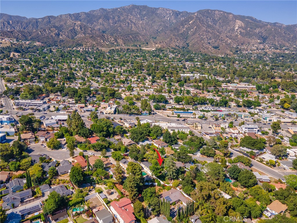 https://media.crmls.org/medias/afa84982-80da-439d-91ec-234ca15c865e.jpg?preset=X-Large