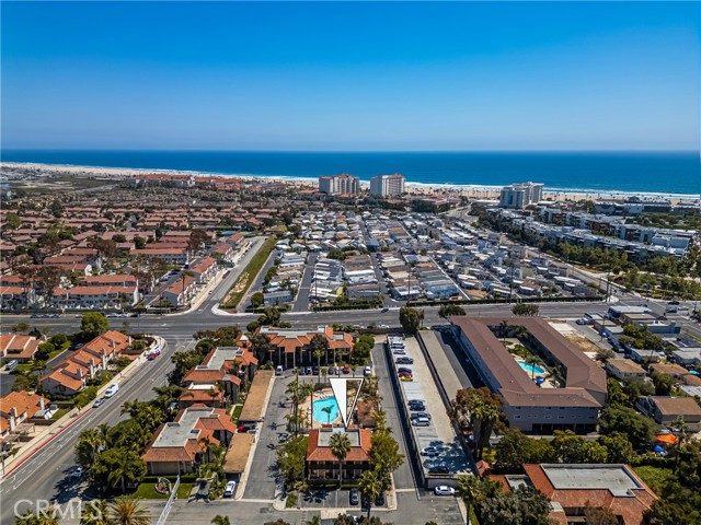 7648 Bay Drive, Huntington Beach CA: https://media.crmls.org/medias/afa88fb3-6467-4246-8288-df39660f4293.jpg