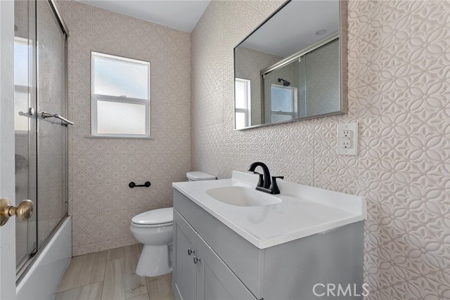 22723 Leonora Drive, Woodland Hills CA: https://media.crmls.org/medias/afa8ef32-de99-464a-ba69-10b7132c5ebc.jpg