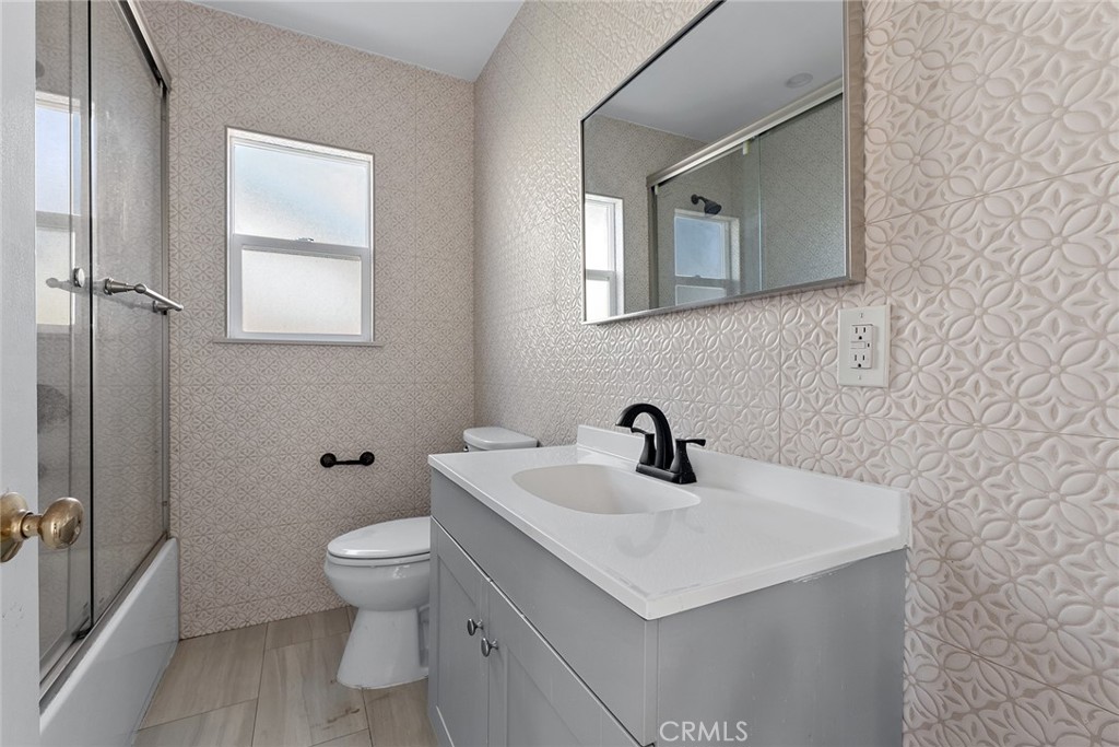 https://media.crmls.org/medias/afa8ef32-de99-464a-ba69-10b7132c5ebc.jpg?preset=X-Large
