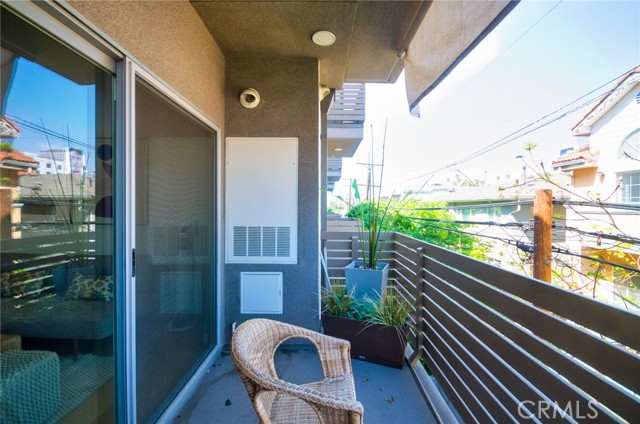 820 S Wilton Place, Los Angeles CA: https://media.crmls.org/medias/afa8f0ba-9599-42dc-8b63-a1832aef4eea.jpg