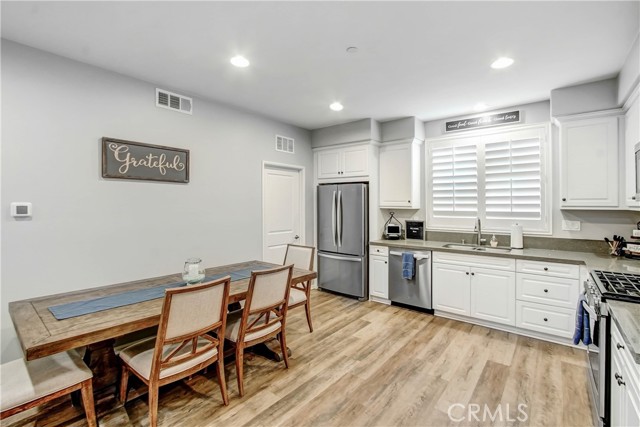 Detail Gallery Image 5 of 21 For 6333 Andromeda Ct, Corona,  CA 91752 - 2 Beds | 2/1 Baths