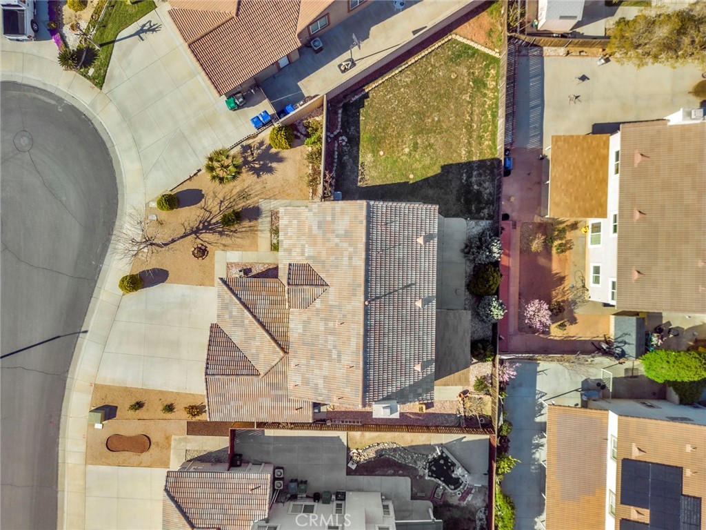 https://media.crmls.org/medias/afa9d0f1-0193-40ff-a9a4-23b2290dfebb.jpg?preset=X-Large