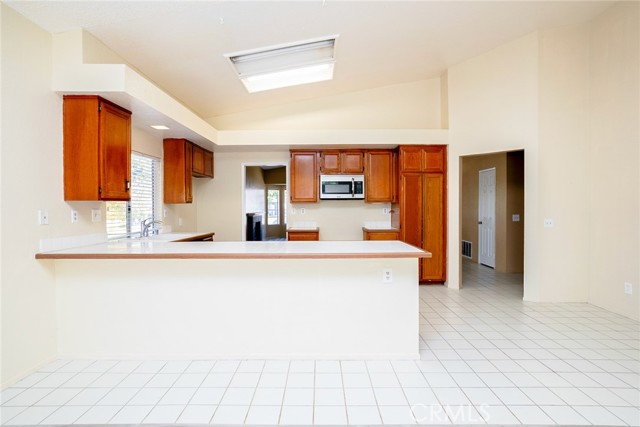 Detail Gallery Image 15 of 38 For 23939 Brittlebush Cir, Moreno Valley,  CA 92557 - 3 Beds | 2 Baths