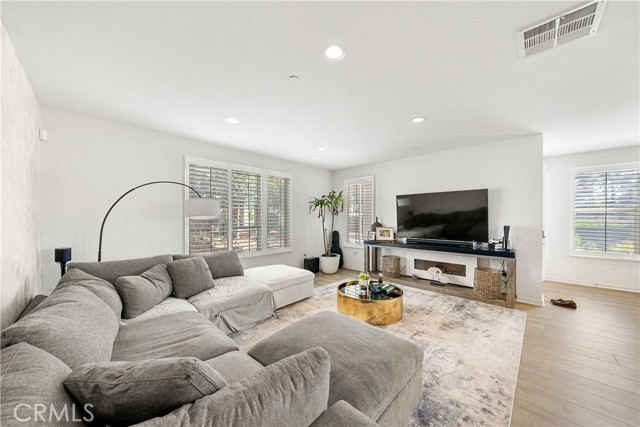 Detail Gallery Image 5 of 25 For 120 Novel, Irvine,  CA 92618 - 2 Beds | 2/1 Baths