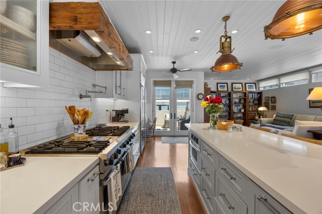 2326 The Strand, Hermosa Beach CA: https://media.crmls.org/medias/afac2fc8-a377-45d3-a926-459682c94f34.jpg
