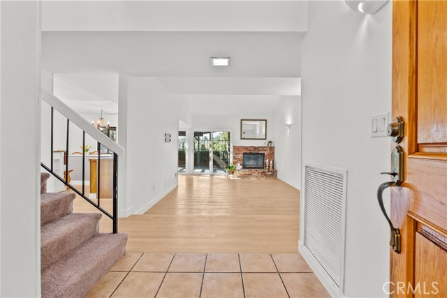 Detail Gallery Image 5 of 60 For 18826 Cabral, Canyon Country,  CA 91351 - 5 Beds | 3 Baths