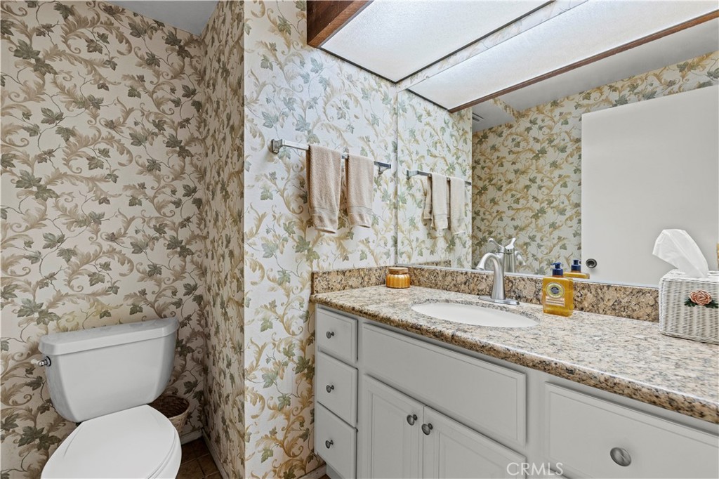 https://media.crmls.org/medias/afad505e-89f8-4a3e-8bfc-049f0f78c52d.jpg?preset=X-Large