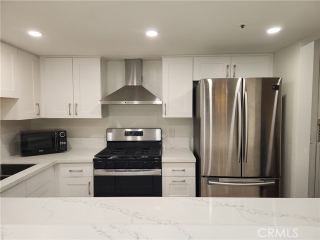 Detail Gallery Image 7 of 19 For 413 Hawthorne #102,  Glendale,  CA 91204 - 2 Beds | 2 Baths