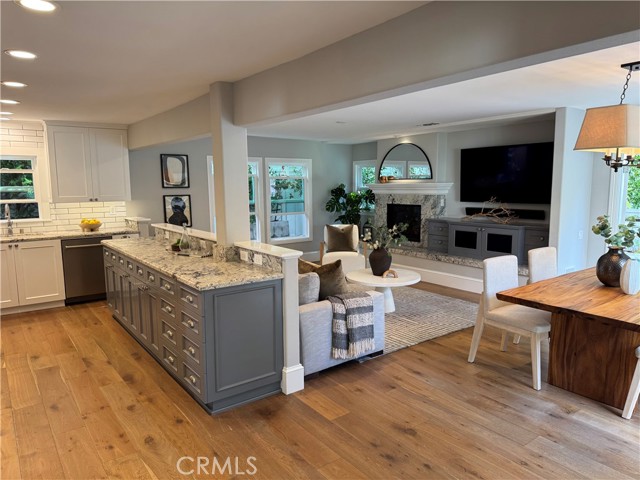 1935 Port Bishop, Newport Beach CA: https://media.crmls.org/medias/afad8c7a-02aa-4e06-82a0-ac3e1edb72e0.jpg