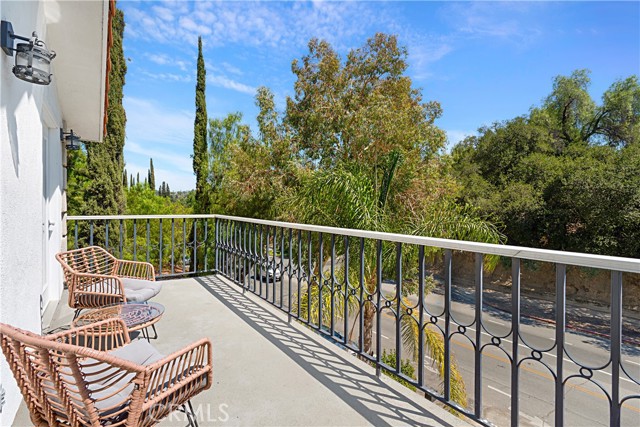 Detail Gallery Image 31 of 37 For 21047 Dumetz Rd, Woodland Hills,  CA 91364 - 4 Beds | 5 Baths