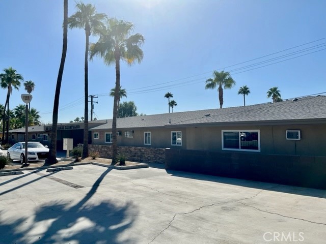 685 E Vista Chino, Palm Springs CA: https://media.crmls.org/medias/afae74eb-c6e4-42df-855c-89770b024b09.jpg