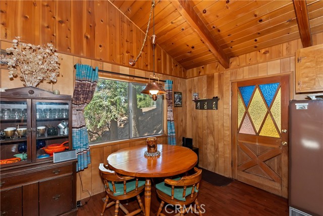 812 Arosa Drive, Crestline CA: https://media.crmls.org/medias/afae7920-ee47-4234-b298-914007024c24.jpg