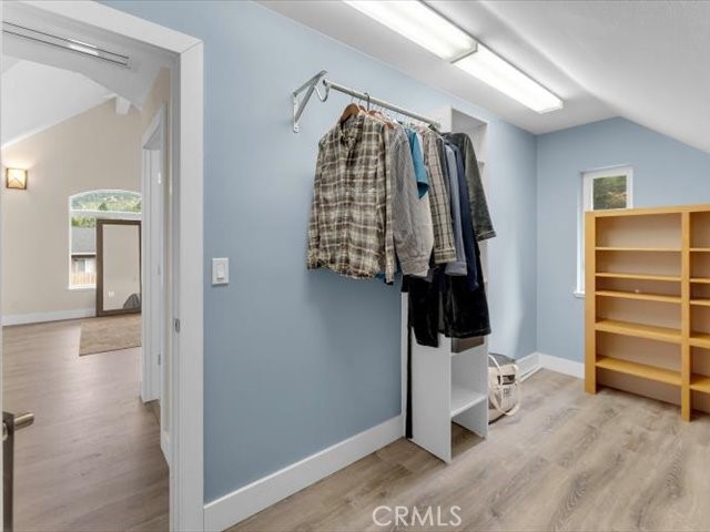 https://media.crmls.org/medias/afaf0c2b-ab5c-425e-900f-65ebb3592834.jpg?preset=X-Large