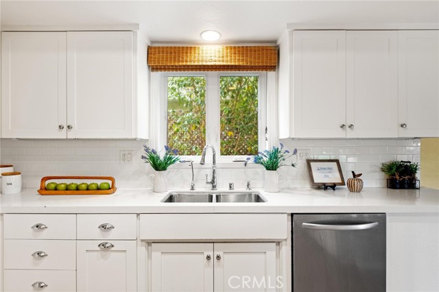 Detail Gallery Image 13 of 35 For 1909 Belmont Ln #B,  Redondo Beach,  CA 90278 - 3 Beds | 3 Baths