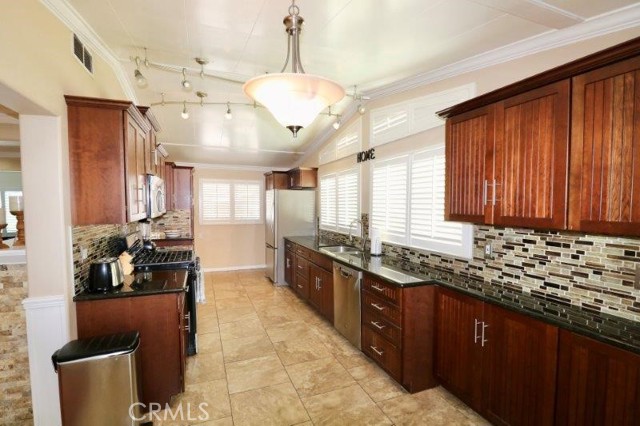 Detail Gallery Image 14 of 35 For 1366 Fern Lake Ave #114,  Brea,  CA 92821 - 2 Beds | 2 Baths