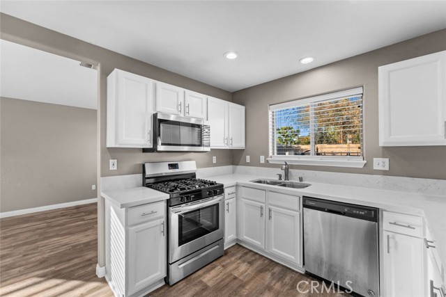 Detail Gallery Image 18 of 51 For 3910 Whirlwind Dr, Bakersfield,  CA 93313 - 3 Beds | 3 Baths