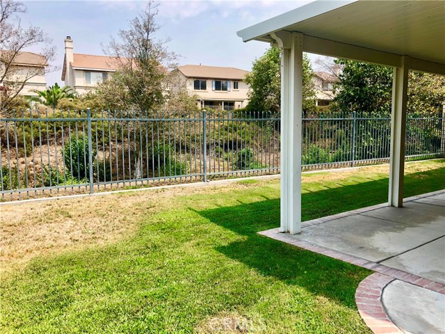 16748 Broadmoor Way, Fontana CA: https://media.crmls.org/medias/afafbe09-27fb-4065-a354-0e78a5dbb147.jpg