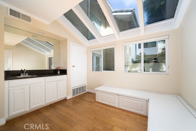 Detail Gallery Image 13 of 33 For 34 Columbus, Irvine,  CA 92620 - 4 Beds | 2/1 Baths