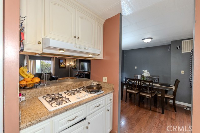 Detail Gallery Image 7 of 13 For 17701 Avalon Blvd Spc 304, Carson,  CA 90746 - 4 Beds | 2 Baths