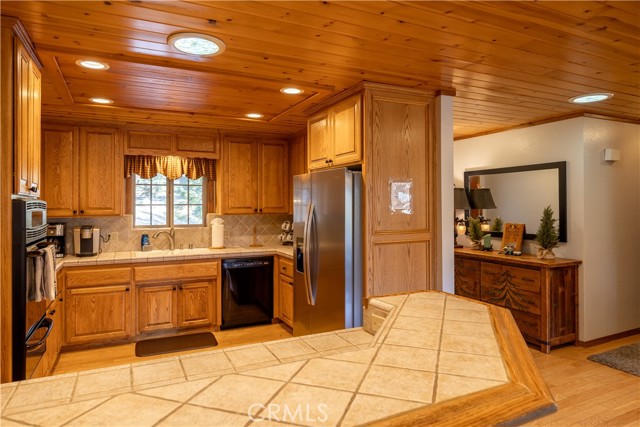 Detail Gallery Image 13 of 44 For 42690 Edgehill Pl, Big Bear Lake,  CA 92315 - 3 Beds | 2 Baths