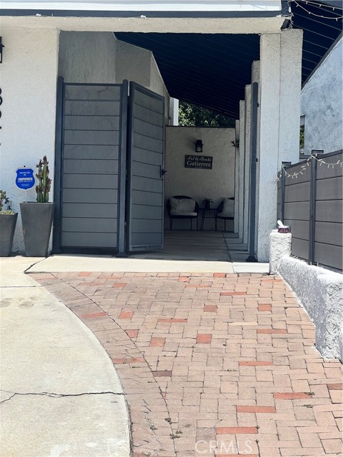13241 Oakwood Lane, La Mirada CA: https://media.crmls.org/medias/afb08cdf-f8e0-4ab8-a351-2f50fafc78dc.jpg