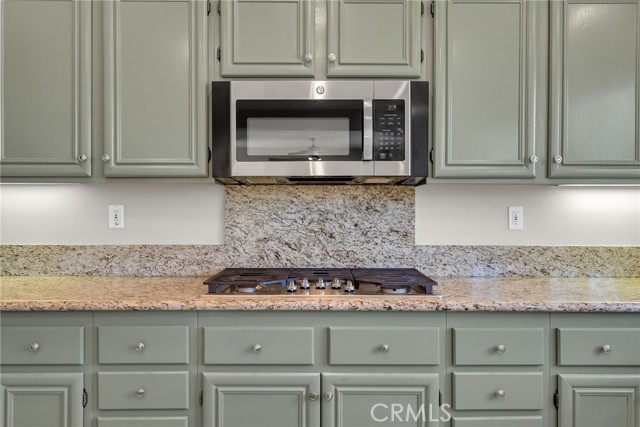 Detail Gallery Image 17 of 52 For 1645 Valley Falls Ave, Redlands,  CA 92374 - 3 Beds | 2/1 Baths