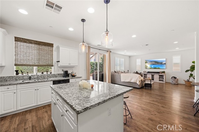 Detail Gallery Image 12 of 37 For 7056 Stratus, Corona,  CA 92880 - 4 Beds | 3 Baths