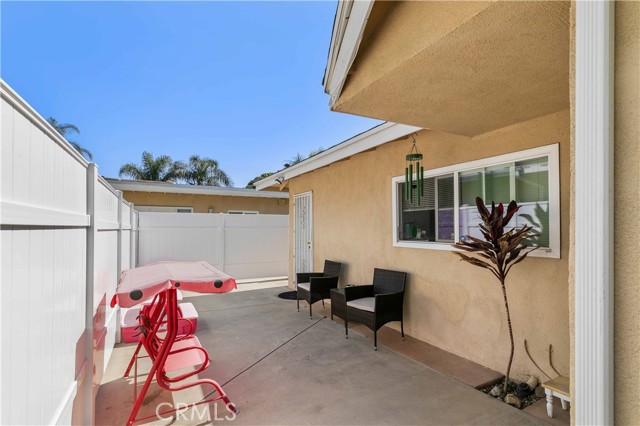 17533 Raymer Street, Sherwood Forest CA: https://media.crmls.org/medias/afb35adf-1b3d-4383-a88a-55a093adb179.jpg