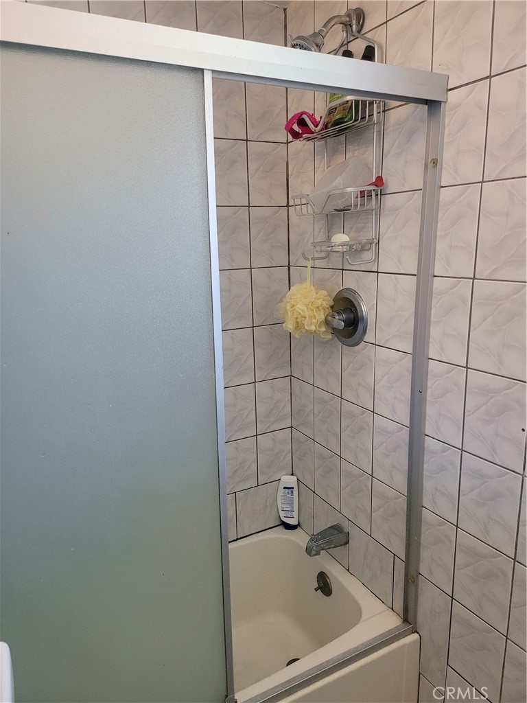 https://media.crmls.org/medias/afb3bbf1-2ce5-4863-8e15-4e43e592cd5f.jpg?preset=X-Large