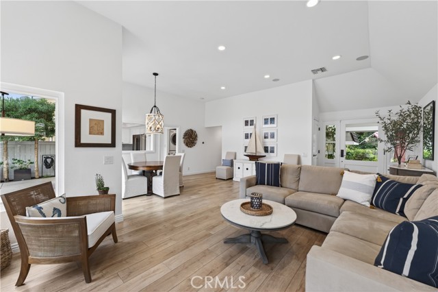 Detail Gallery Image 4 of 72 For 7 E Yale Loop, Irvine,  CA 92604 - 3 Beds | 2 Baths