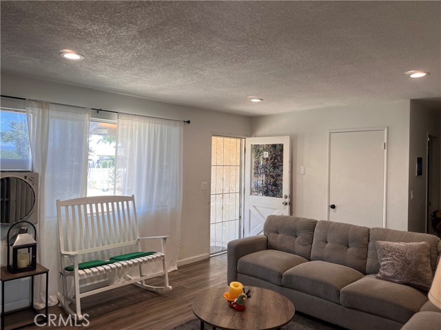 Detail Gallery Image 10 of 22 For 19070 Sheffield St, Hesperia,  CA 92345 - 3 Beds | 1/1 Baths